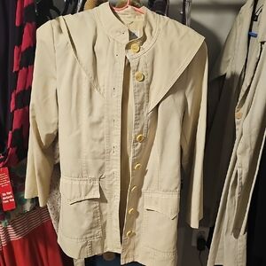 Chic Women's Cream Trench Coat with Pale Yellow/Goldish Buttons